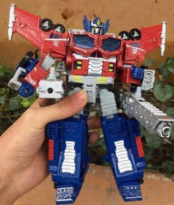 Siege Wave 2 Leader Class Optimus Prime   FIRST In Hand Image Of Galaxy Convoy Cybertron Homage (1 of 1)